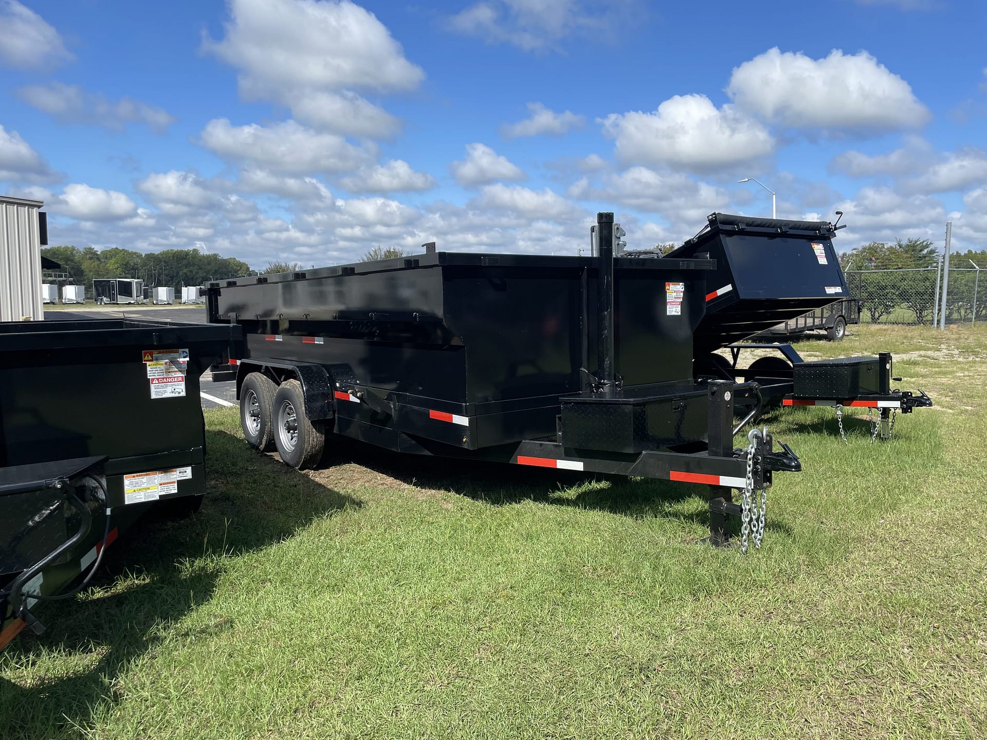 Benefits of a dump trailer in Raleigh North Carolina